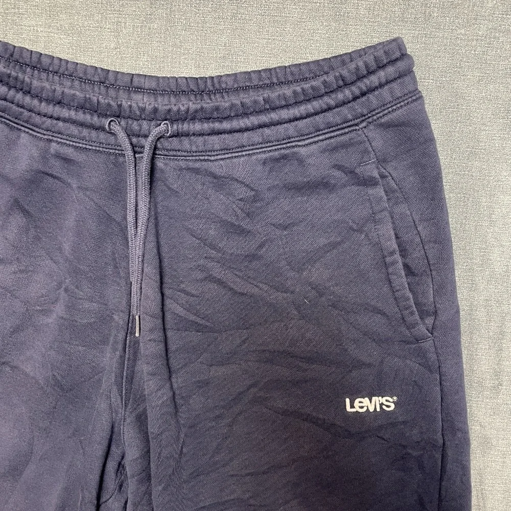 Levi's Sweat Shorts Mens Medium Navy Blue Logo Fleece Lined Flat Front Mid Rise